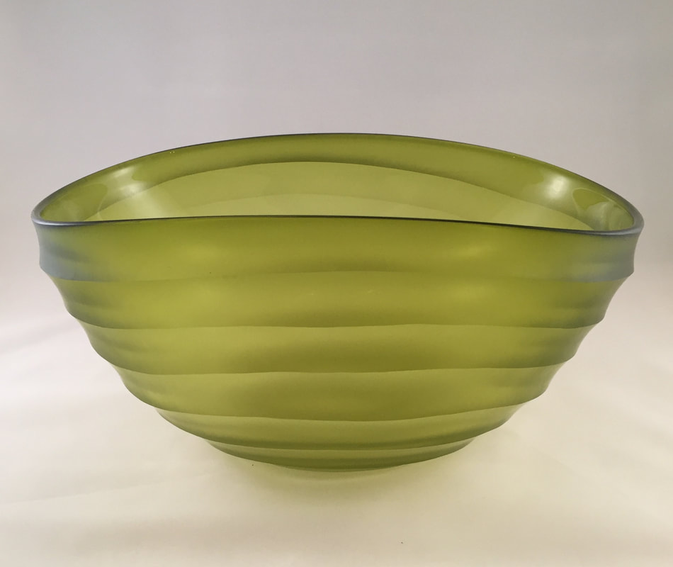 Oval curved glass bowl