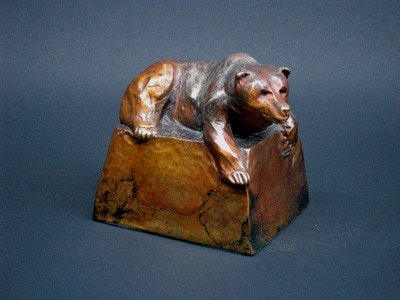 Bronze sculpture of sitting grizzly bear